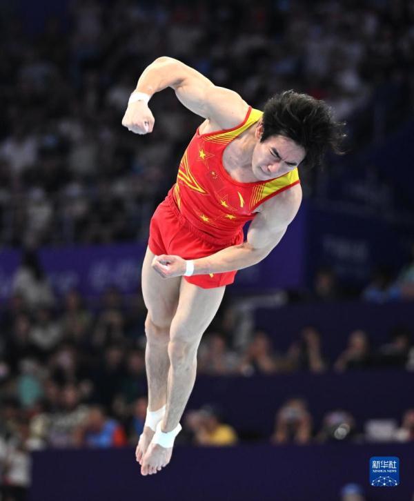 体操选手完美呈现领奖台上光芒四射 体操选手完美呈现领奖台上光芒四射